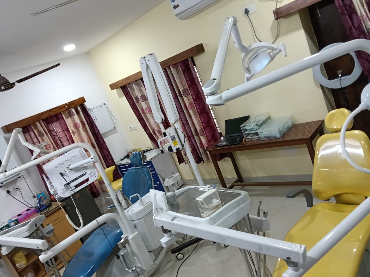 Modern dental equipment in our Sikar clinic